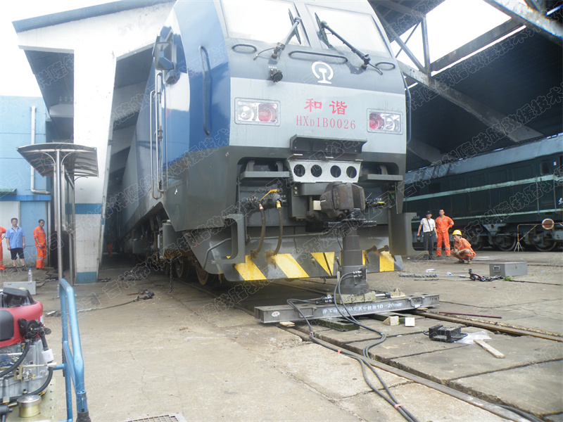 FX-6A液压起复设备救援和谐号机车.jpg